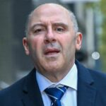 Tony Mokbel depois de deixar o Tribunal de Apelação em conexão com seu advogado x apelo. Ele está tentando recorrer de outras condenações de drogas em um julgamento criminal separado.