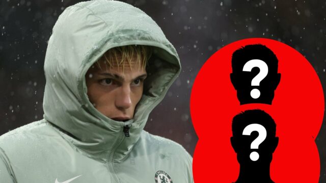 Alejandro Garnacho analisa antes da partida da Premier League entre o Manchester United e o Chelsea em Old Trafford em 2025 em Manchester, Inglaterra.