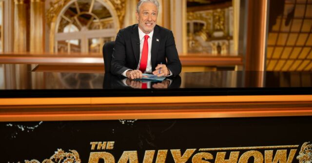 O que Jon Stewart, Stephen Colbert, Jimmy Fallon e Seth Meyers afirmaram sobre a suspensão de Jimmy Kimmel 


