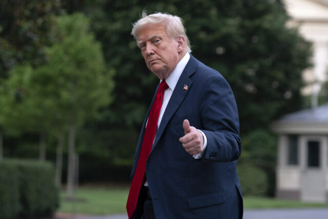 Donald Trump anuncia seus planos para uma universidade de Trump em uma conferência de imprensa realizada na Trump Tower. Nova York em 23 de maio de 2005. Crédito: Dennis van Tine/MediaPunch/IPX