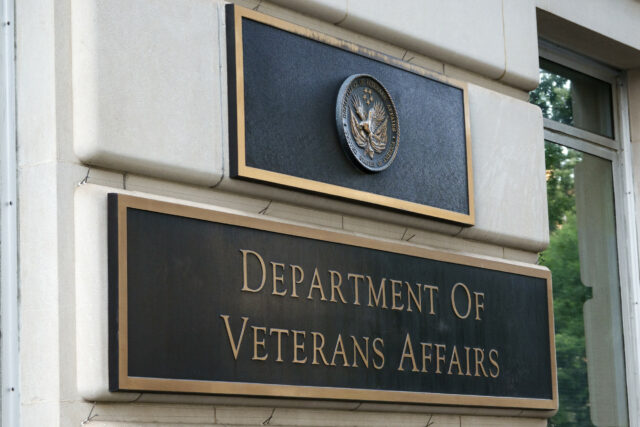 O que uma empresa está fazendo para ajudar os veteranos dos Estados Unidos a gerenciar diabetes mellitus 

