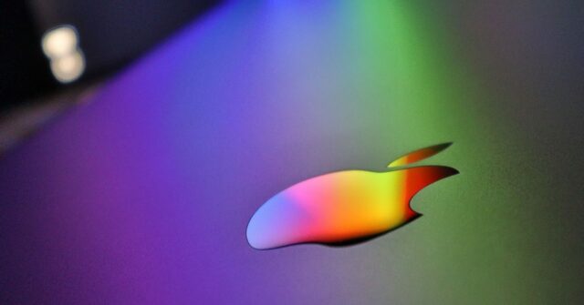 Foxconn espera vendas fortes | Logotipo da Apple refletindo luz colorida