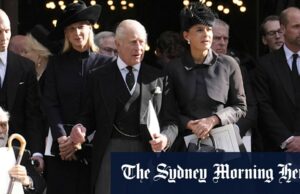 O rei Charles se despediu da duquesa de Kent em Royal Milestone O rei Carlos III, com Sophie Winkleman, sai após o Serviço de Massa Requiem para a Duquesa de Kent, na Catedral de Westminster.