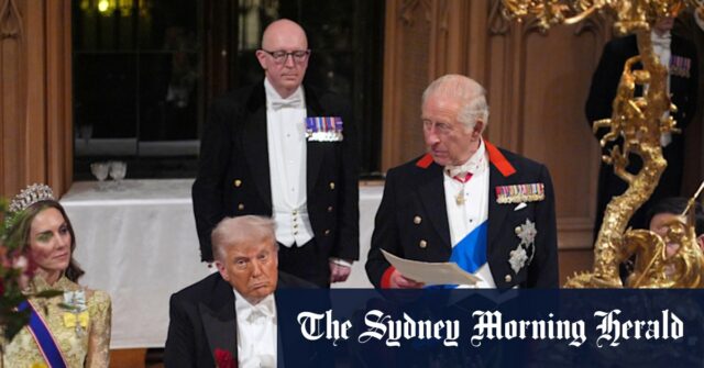 O presidente Donald Trump aborda o banquete do estado.