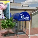 Sarah Van Vooren, professora de escola pública no condado de Fayette, Kentucky, é vista acima com seu cão de serviço, um labrador loiro chamado Mooney.