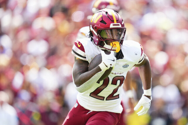 O seguidor dos comandantes de Washington favorece o excelente lançamento da NFL 

