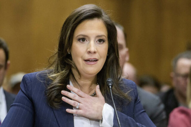 A deputada Elise Stefanik, RN.Y., questiona o painel de testemunhas durante um Comitê de Câmara de Educação e Comitê de Força de Trabalho audiência sobre 