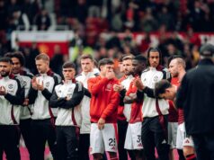 Clube confirma reunião com o Man Utd sobre o futuro do emprestador ‘incrível’ que agora é um ‘jogador diferente’ Jonny Evans, Tom Heaton, Harry Amass, do Manchester United, sai antes da partida entre o Manchester United e a Asean All Stars no Bukit Jalil National Stadium em 28 de maio de 2025