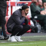 Gary O'Neil, gerente da Wolverhampton Wanderers, analisa antes da partida da Premier League entre Crystal Palace e Wolverhampton Wanderers no Selhurst Park em 03 de setembro de 2023