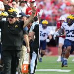 O técnico interino interino de Michigan, Biff Poggi, sabia exatamente como ele queria comemorar a vitória: 'Provavelmente vá para o hospital'