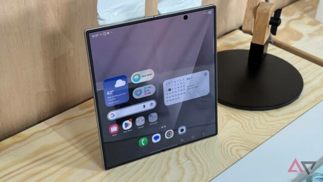 O telefone com dobras da Samsung dobra habilidades significativas de eficiência em vazamentos totalmente novos 

