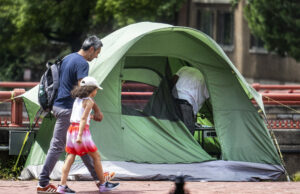 O tribunal nomeado por Trump explode ‘caos’ enquanto ela obstrui o plano do HUD O tribunal nomeado por Trump explode 'caos' enquanto ela obstrui o plano do HUD