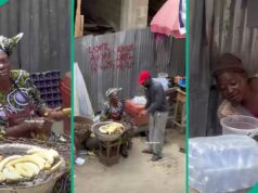 O vendedor de Boli Kind ajuda o brincalhão, a recompensa em dinheiro choque vizinho amargo, o vídeo se torna viral O vendedor de Boli Kind ajuda o brincalhão, a recompensa em dinheiro choque vizinho amargo, o vídeo se torna viral