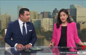 O videoclipe do evento aparece para revelar representantes que utilizam a mulher, que sua mãe afirma que entra na linha do autismo, para tentar tirar seu papai da casa da casa. Yahoo news home