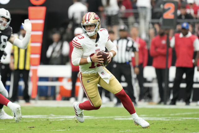 Oficial da NFL leva o objetivo em San Francisco 49ers QB Brock Purdy 

