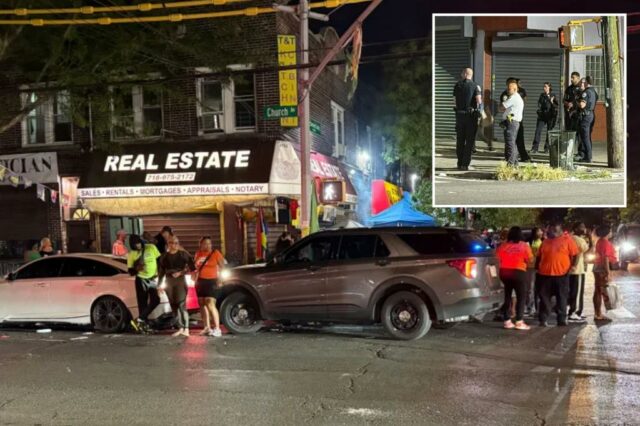 Oficial dirigindo o tráfego na Church Avenue e na Schenectady Avenue em East Flatbush foi atingido por trás por um sedan preto com uma placa laranja.