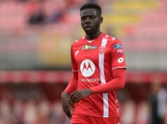 Omari Forson suporta um impacto significativo no financiamento em Monza um ano depois de interromper o Manchester United em transferência totalmente gratuita Omari Forson com a bola para Monza