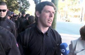 ‘Orgulho de ser racista’: os neonazistas podem enfrentar acusações de discurso de protesto 'Orgulho de ser racista': os neonazistas podem enfrentar acusações de discurso de protesto