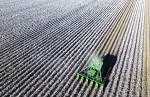 Os agricultores locais vencem quando o gigante portfólio de culturas da Proterra é dividido Os agricultores locais vencem quando o gigante portfólio de culturas da Proterra é dividido