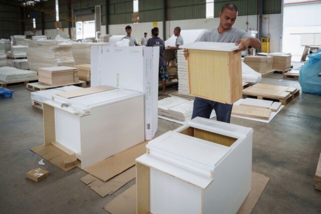 Os armários da área da cozinha podem obter rapidamente muito mais caros. Aqui está o porquê 


