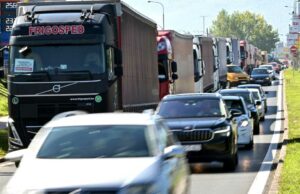 Os caminhoneiros da Bósnia bloqueiam as entregas em protesto pelas regras da UE Os caminhoneiros da Bósnia bloqueiam as entregas em protesto pelas regras da UE