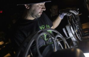 Os cinemas de filmes de repertório de LA suportam com uma era de streaming e caos de Hollywood Os cinemas de filmes de repertório de LA suportam com uma era de streaming e caos de Hollywood