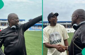Os fãs entram em erupção quando o bilionário nigeriano Obi Cubana visita Enyimba, recebe um presente especial de Kanu Nwankwo, vídeo Os fãs entram em erupção quando o bilionário nigeriano Obi Cubana visita Enyimba, recebe um presente especial de Kanu Nwankwo, vídeo