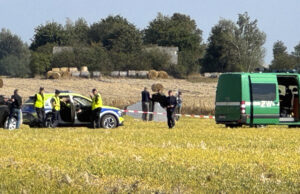 Os mais recentes destaques de Putin Destaques de Trump O general Wieslaw Kukula, Centro, chefe do Estado -Maior das Forças Armadas polonesas durante a Chancelaria do Primeiro Ministro para uma Extraordinária Reunião do Governo, após violações do espaço aéreo polonês durante um ataque russo. em Varsóvia, Polônia, quarta -feira, 10 de setembro de 2025. (Chancelery do Primeiro Ministro da Polônia via AP)