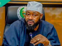 Os nigerianos falam como um governador influente promete construir linha ferroviária para Abuja Os nigerianos falam como um governador influente promete construir linha ferroviária para Abuja