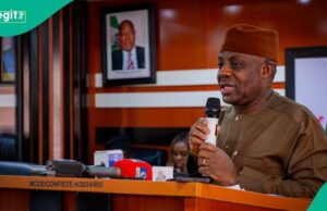 Os nigerianos mencionam novos assuntos que devem ser incluídos no novo currículo escolar Os nigerianos mencionam novos assuntos que devem ser incluídos no novo currículo escolar