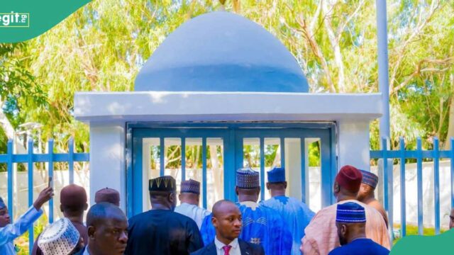 Os nigerianos reagem à medida que as fotos mostram a transformação do cemitério de Buhari

