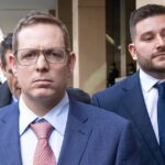 Os policiais James Fitzgerald e Alexander Papanastassis compareceram ao tribunal depois que foram acusados ​​pela morte de um homem durante uma prisão.