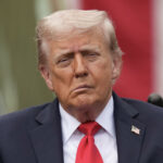 Os pontuações de autorização de Donald Trump na área secreta do campo de batalha que ele ganhou