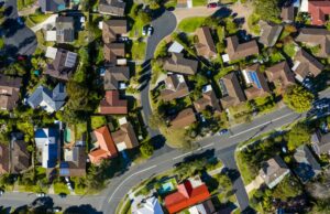 Os proprietários podem economizar cerca de US $ 800 à medida que as apólices de seguro aumentam Sydney, Habitação, Casas, Nova Gales do Sul