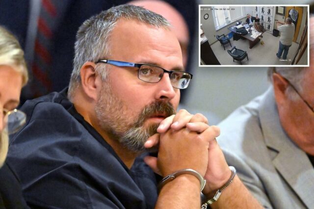 Os registros mostram que o ex-xerife do Kentucky acusou o assassinato do juiz lutou contra a equipe da prisão depois de atirar

