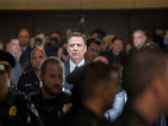 Os republicanos animam a acusação de Comey – por sua própria conta e risco Horas antes do início de um desligamento do governo federal, a deputada Lauren Boebert, R-Collo. E outros conservadores republicanos chegam para uma reunião com o Presidente da Câmara, Mike Johnson, R-La., No Capitólio em Washington, sexta-feira, 2024 de dezembro. (AP Photo/J. Scott Applewhite)