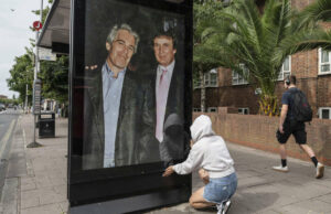 Os republicanos tentam desesperadamente girar a nota de Epstein de Trump Esta imagem foi publicada segunda -feira, 8 de setembro de 2025, no relato X dos democratas no Comitê de Supervisão da Câmara mostra uma nota de aniversário sexualmente sugestiva a Jeffrey Epstein aludindo a um