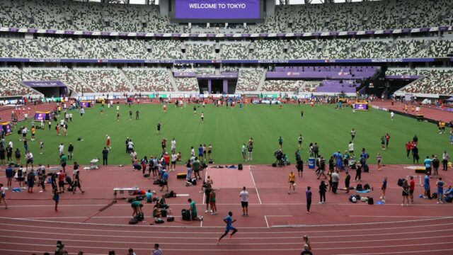 Os russos ainda proibiam como os campeões da pista e da área do Globe Open em Tóquio 


