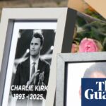 Os vendedores de mercadorias capitalizam o assassinato de Kirk com inundação de sites de mídia social anúncios