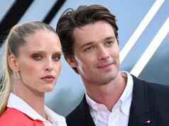 Patrick Schwarzenegger se casa com Abby Champ em celebração de casamento repleta de estrelas. Veja a lista de verificação do visitante Taylor Lautner, Patrick Schwarzenegger e Jason Isaacs desfrutando das festividades de casamento.