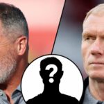 O especialista em esportes da TNT Paul Scholes antes da partida de segunda mão da Liga Europa entre o Manchester United e o Lyon em Old Trafford em 2025 em Manchester, Inglaterra.