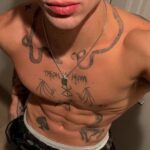 Homens sem camisa - adivinhe quem!