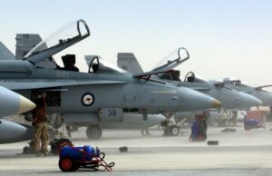 Perto da falta entre aeronaves civis e aviões de guerra da RAAF Perto da falta entre aeronaves civis e aviões de guerra da RAAF