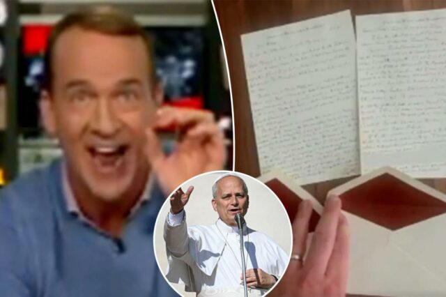 Peyton Manning tentou colocar o Papa Leo em 'Manningcast' com cartas escritas à mão

