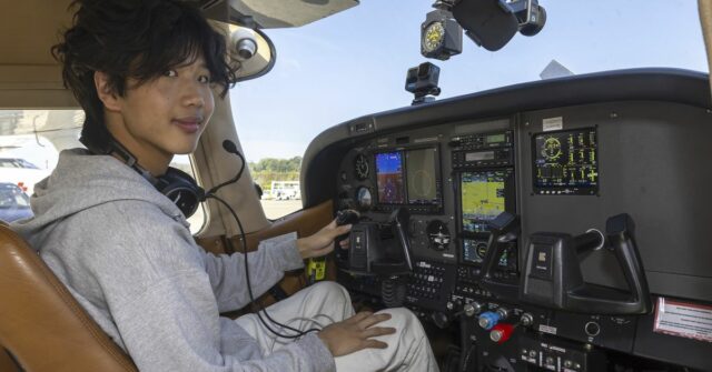 Piloto adolescente e influenciador libertado da base antártica

