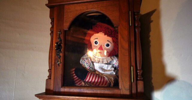 Profissional paranormal que explorou com Annabelle Doll faleceu de razões naturais, afirma o médico legista 

