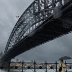 A ponte do porto de Sydney durante um dia chuvoso em agosto de 2025.