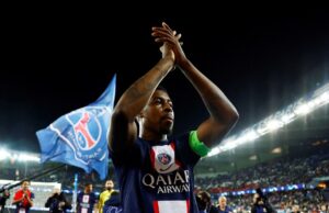 Protetor francês Presnel Kimfembe se inscreve com o Qatar Sports Club do PSG Protetor francês Presnel Kimfembe se inscreve com o Qatar Sports Club do PSG