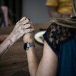 Mais pesquisas estão sendo conduzidas para descobrir se mais exercícios e uma dieta melhor podem afastar o Alzheimer