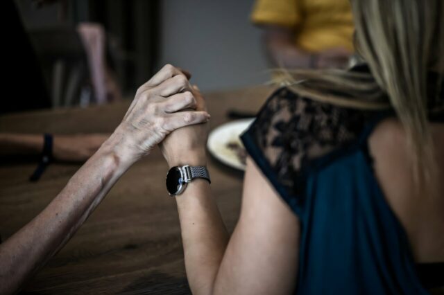 Mais pesquisas estão sendo conduzidas para descobrir se mais exercícios e uma dieta melhor podem afastar o Alzheimer